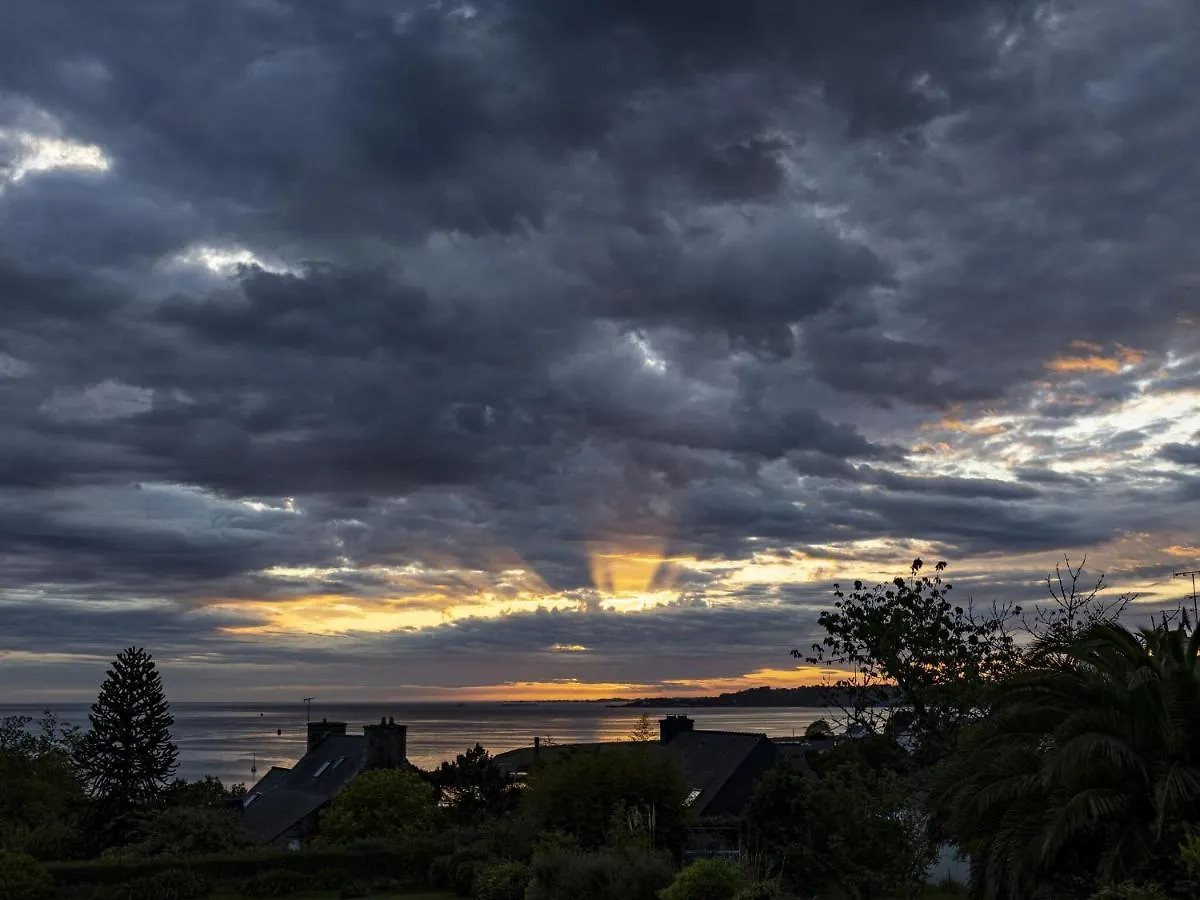 Holiday Home With Sea View, Perros Guirec
